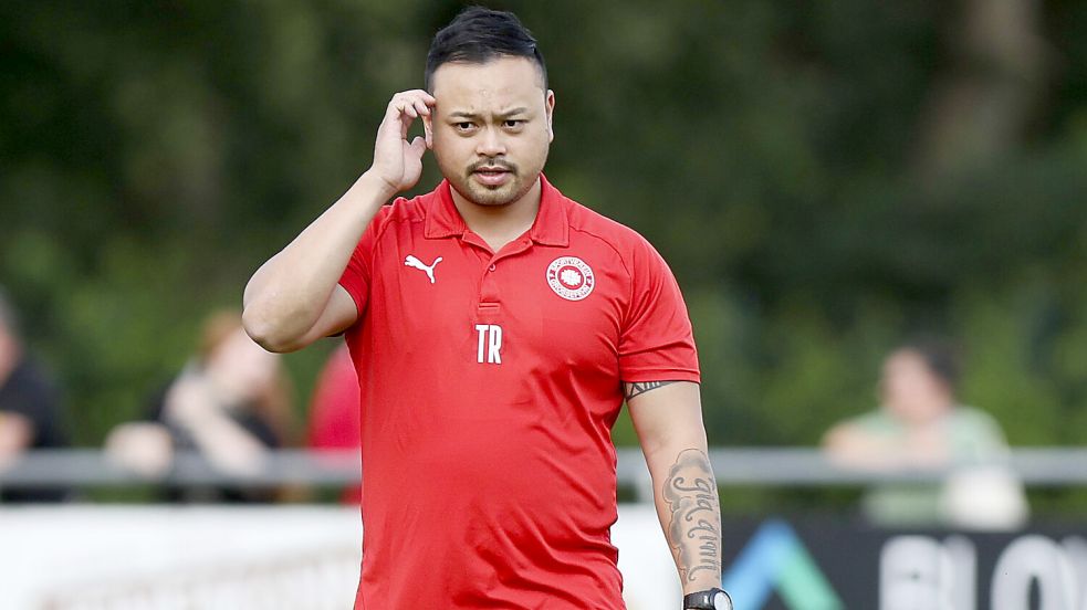 Kopfzerbrechen bereiteten Großefehn-Trainer Bi-Le Tran die vielen vergebenen Chancen seines Teams. Archivfoto: Doden/Emden