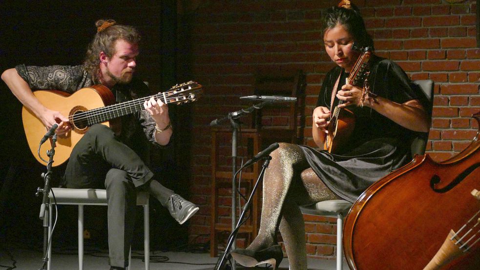 Das deutsch-chilenische Duo „Elun“ bestehend aus Christian Zack und Valentina Solis spielte am Freitag zum Festival-Auftakt. Foto: Jürgens