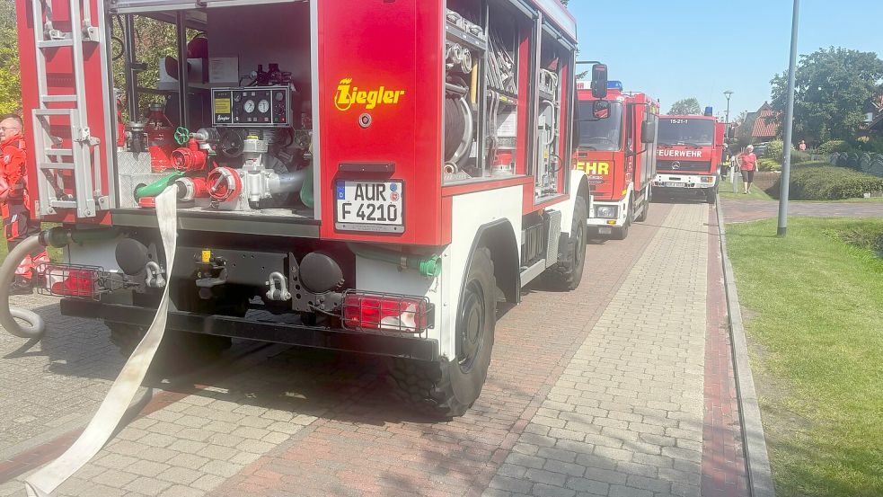 Mit mehreren Fahrzeugen war die Feuerwehr im Einsatz. Foto: Patrick Behrends/Feuerwehr