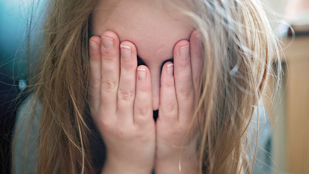 Eine Konfrontation mit dem Angeklagten blieb den Kindern vor Gericht erspart. Symbolfoto: Armer/dpa