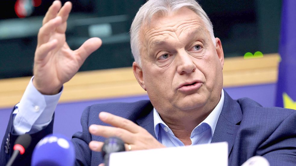 Im Europaparlament kündigt sich ein harter Schlagabtausch zwischen EU-Abgeordneten und dem ungarischen Ministerpräsidenten Viktor Orbán an. Foto: dpa/AFP/Frederick Florin