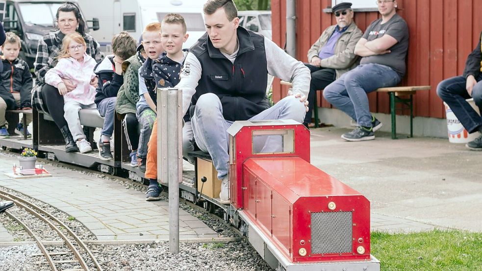 In Emden kann man zum letzten Mal in diesem Jahr mit der Minibahn fahren. Foto: privat