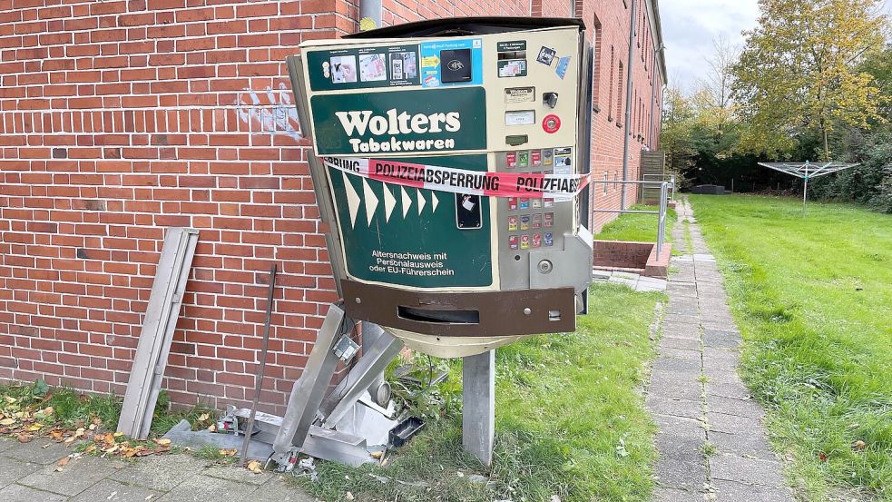 Totalschaden in Barenburg: Hier in der Hermann-Allmers-Straße gab es den jüngsten Automaten-Aufbruch. Foto: Schuurman