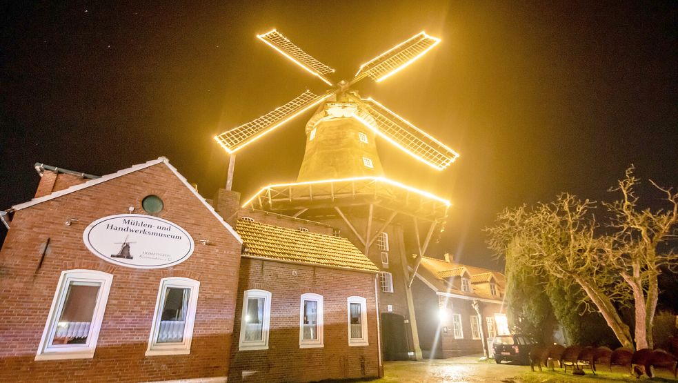 Schon von Weitem ist die hell erleuchtete Mühle zu sehen. Foto: Hock/Archiv