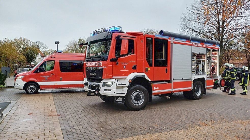 Die Feuerwehr Weener war mit mehreren Fahrzeugen und Einsatzkräften vor Ort. Foto: Feuerwehr