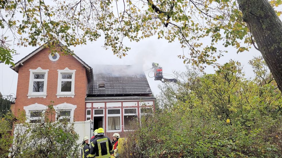 In einem leerstehenden Wohnhaus in Pewsum ist ein Brand ausgebrochen. Foto: Wagenaar