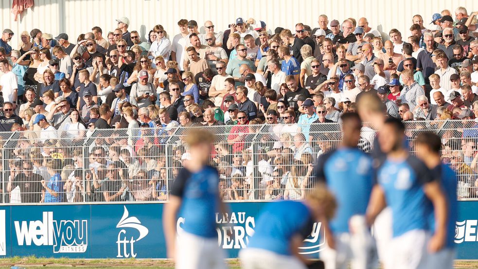 Schon beim Spiel gegen den SV Meppen war das Kickers-Stadion im August mit 6200 Fans rappelvoll. Foto: Doden