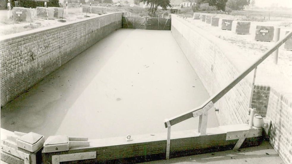 Die Schleuse bei der Komplettsanierung 1981. Die Schleuse wurde trockengelegt, ihre Basis in Stahlbeton errichtet und an den Seiten mit Mauerwerk verblendet. Foto: Archiv Kerstin Buss