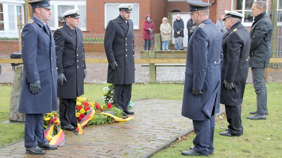 Auch am Gedenkstein der amerikanischen Soldaten wurden Kränze niedergelegt. Foto: Ferber