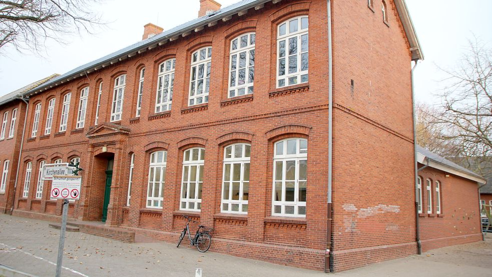 Auch an der Borkumer Grundschule, derzeit noch an der Kirchenallee, muss ein Ganztagsbetrieb eingerichtet werden – aller Voraussicht nach in einem Neubau an der Weidenstraße. Foto: Ferber