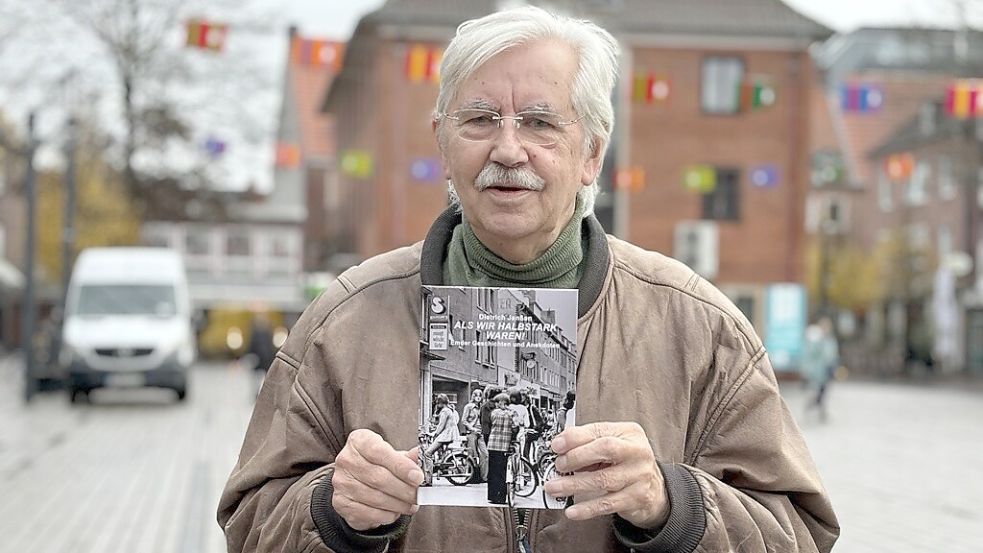 Der Emder Hobby-Historiker Dietrich Janßen hat ein neues Buch veröffentlicht: „Als wir halbstark waren!“. Foto: Hanssen