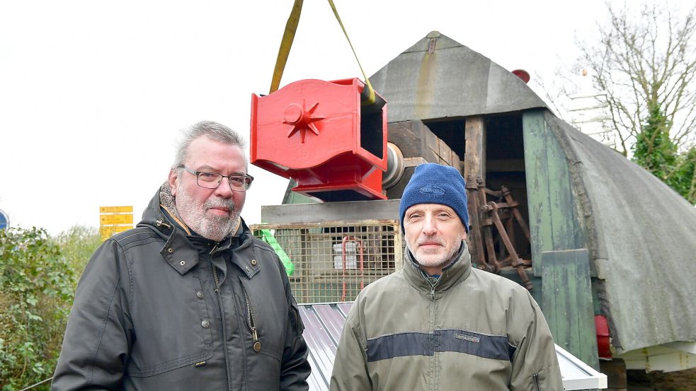 Klaus Keller (links) und Frank Schoof vom Verein zum Erhalt der Zwillingsmühlen. Foto: Wagenaar