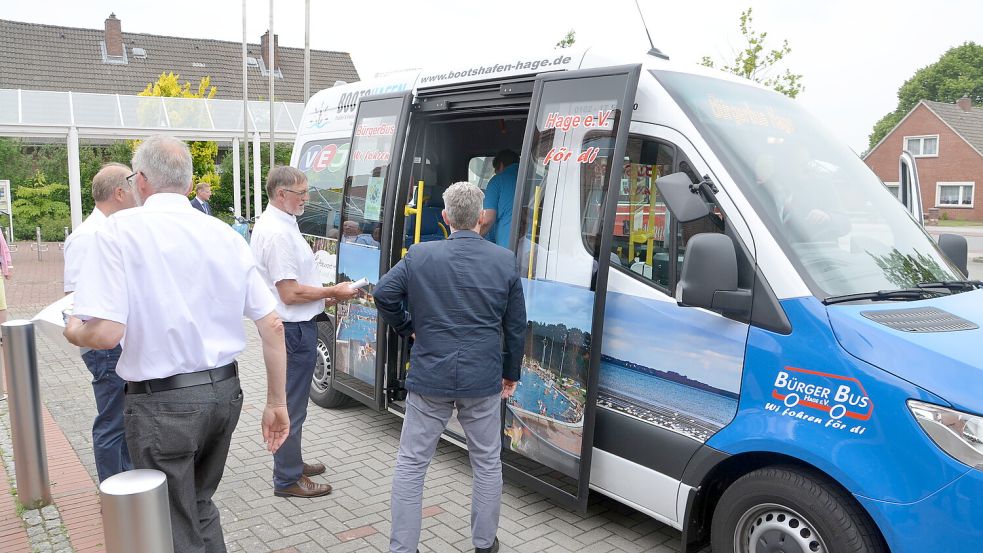 Einen Bürgerbus, wie hier abgebildet in Hage, wird es in der Krummhörn vorerst nicht geben. Foto: Wagenaar/Archiv