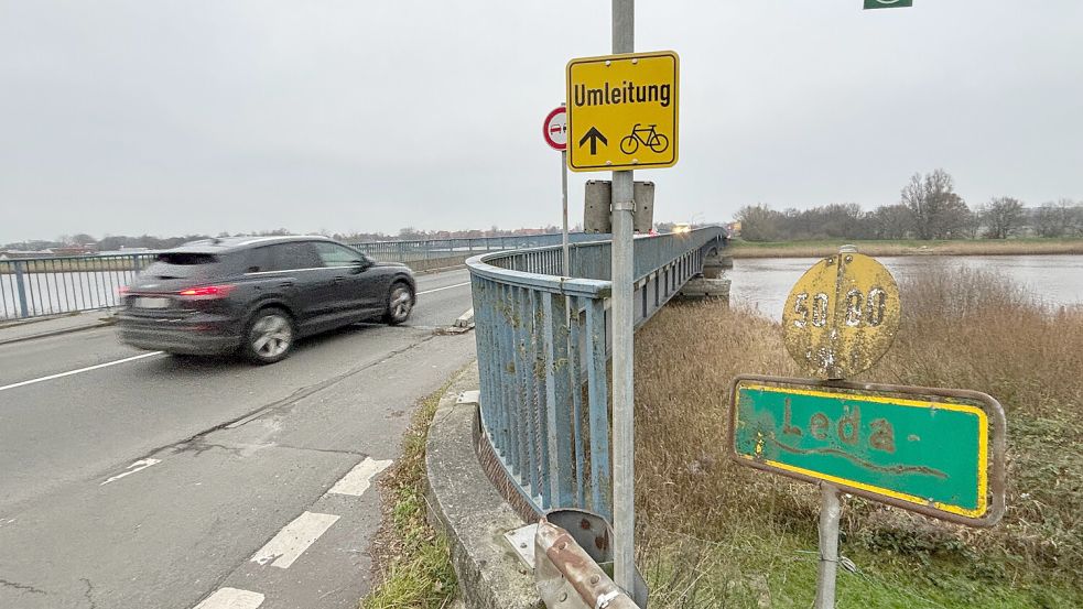 Die alte Ledabrücke ist marode und soll durch einen Neubau ersetzt werden. Foto: Bothe