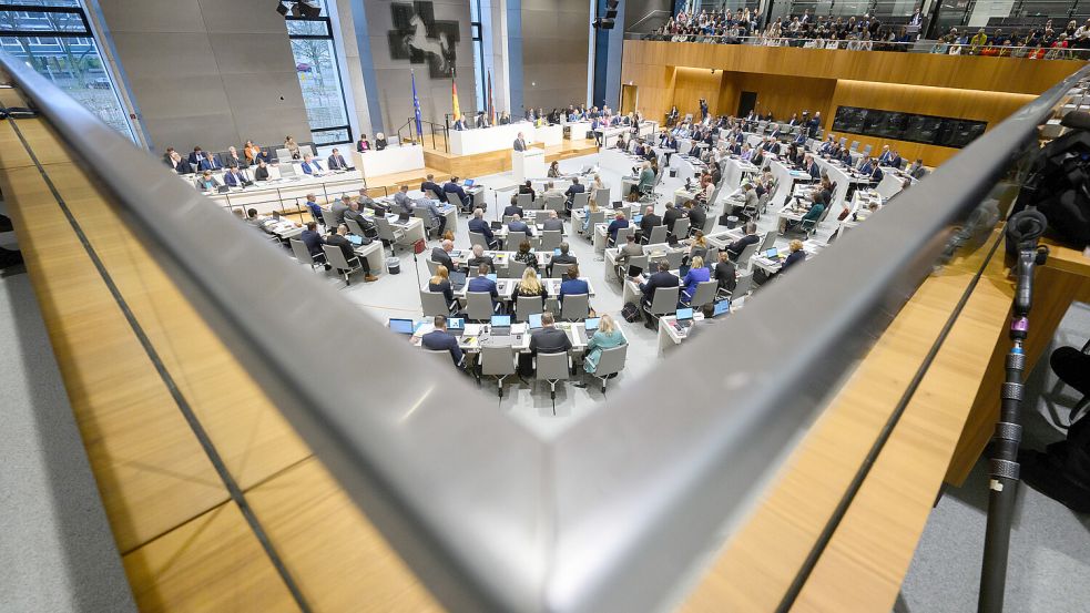 Niedersachsens Landtag hat den Haushalt für 2025 beschlossen. Foto: dpa/Julian Stratenschulte