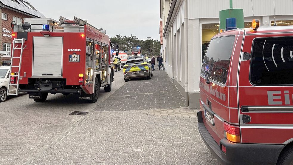 Polizei und Feuerwehr waren am Dienstagnachmittag in der Goethestraße vor Ort. Foto: Nording