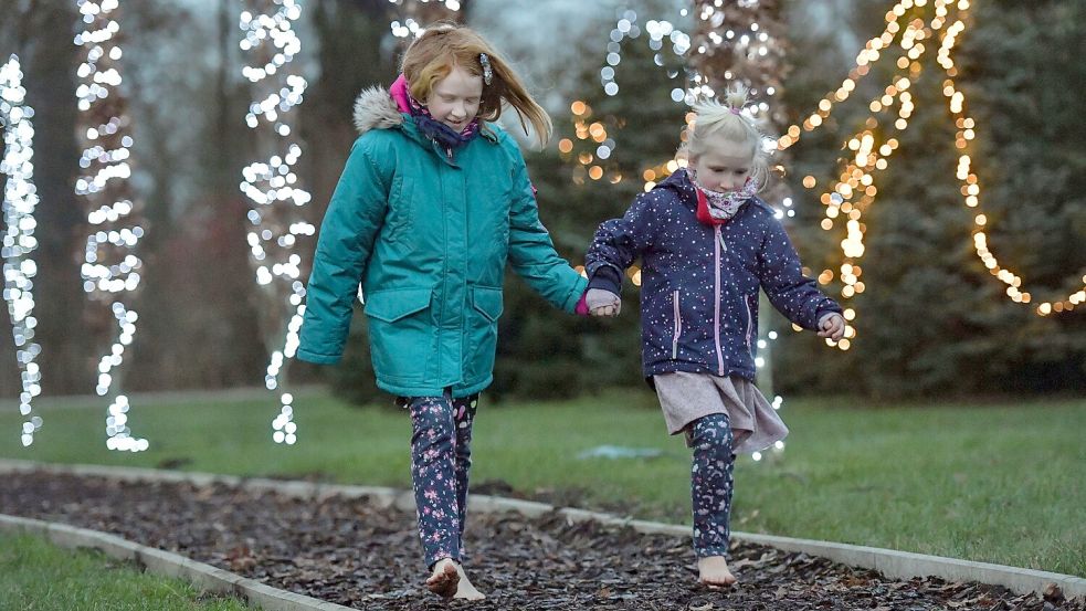 An den Adventswochenenden erstrahlt ein Teil des Barfußparks in Etzel in weihnachtlichem Lichterglanz. Foto: Ortgies/Archiv