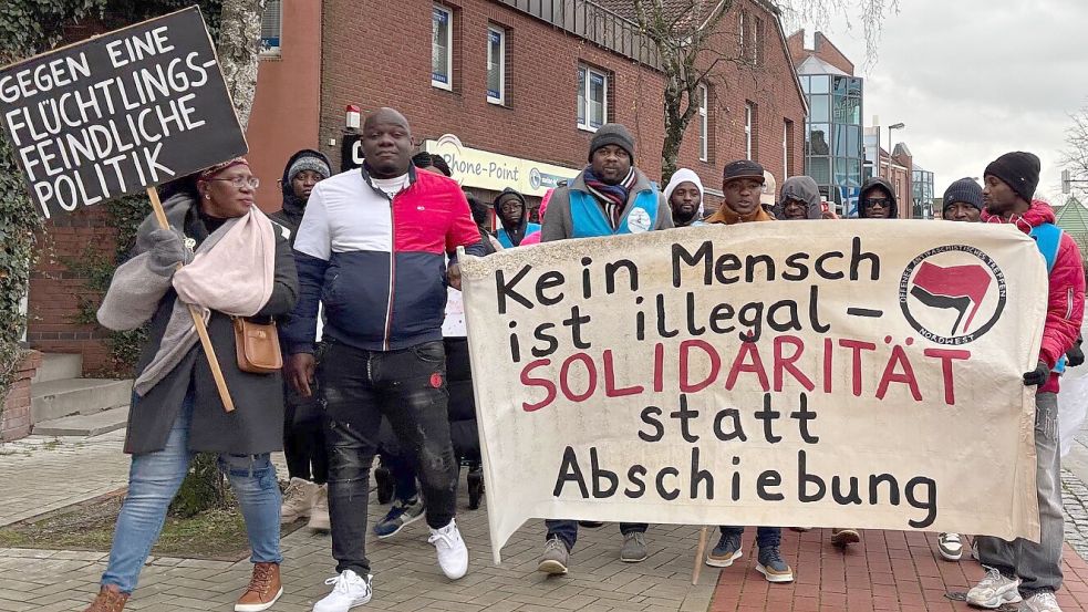 „Kein Mensch ist illegal“ war das Motto der Demo. Foto: Nording