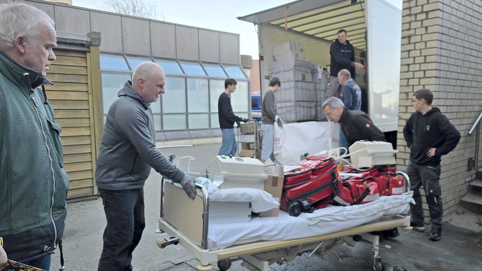 Auch medizinisches Gerät und Sanitätskoffer wurden mitgenommen. Foto: Astrid Hermes