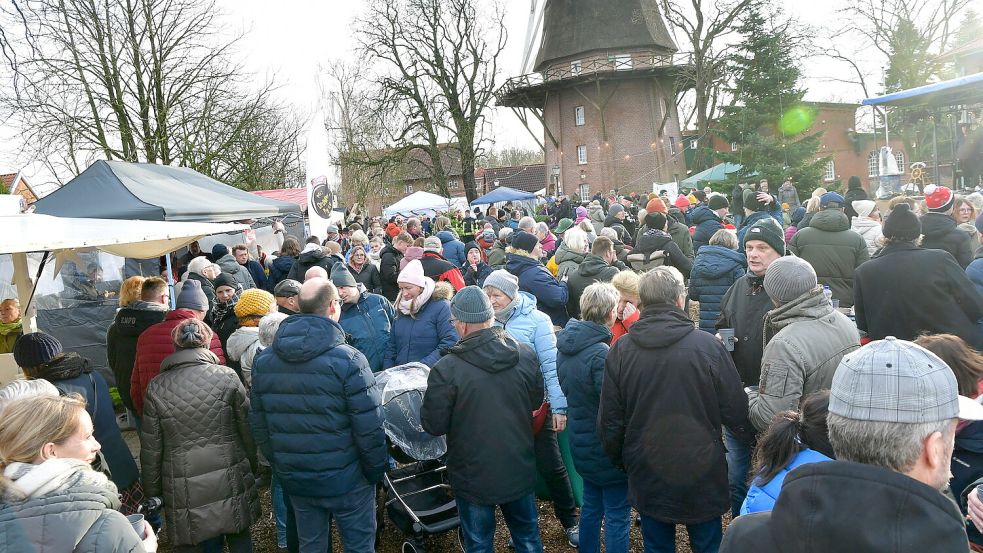 Der Weihnachtsmarkt in Hinte im vergangenen Dezember wurde von ehrenamtlichen Helfern organisiert. Foto: Wagenaar/Archiv