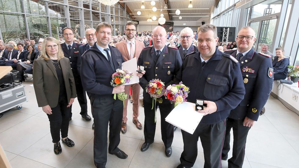 In der proppenvollen Blumenhalle gab es nicht nur die (absichtlich) längste Rede des Jahres, sondern auch Ehrungen und viel Anerkennung für engagierte Jugendliche. Foto: Böning