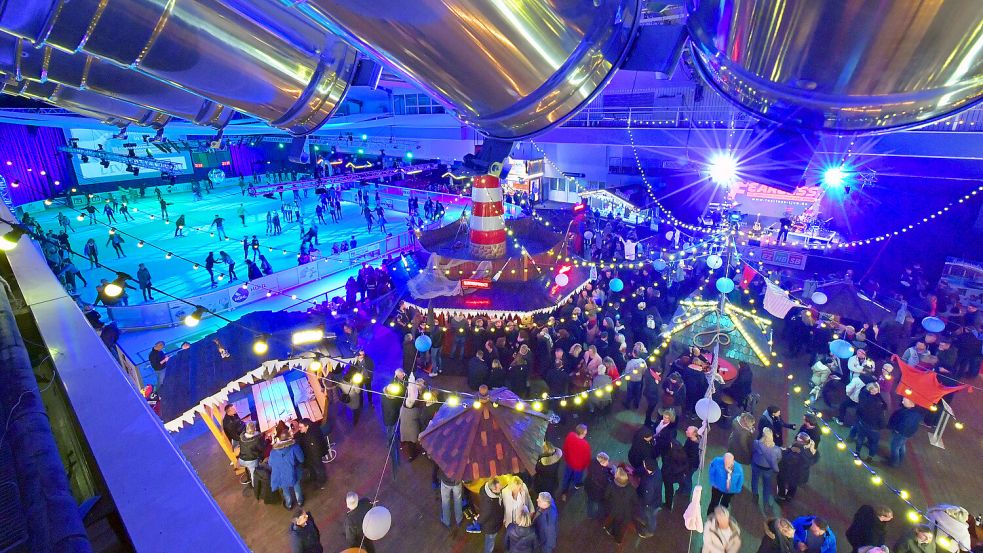 Die Nordseehalle in Emden verwandelt sich in eine Eisbahn mit „Vergnügungsmeile“. Foto: Ortgies/Archiv