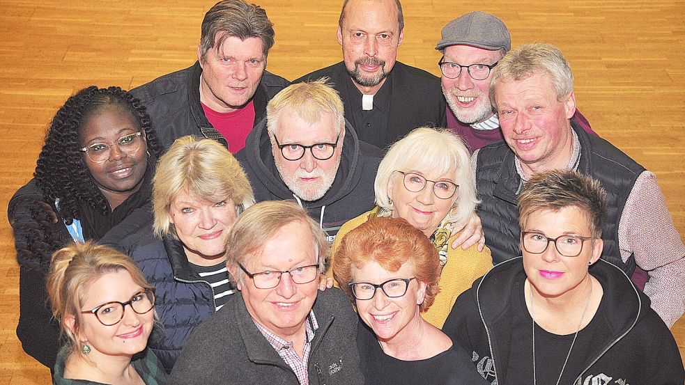 Die Laienschauspieler der Heimatbühne Bingum sind schon am Proben. Foto: Wolters