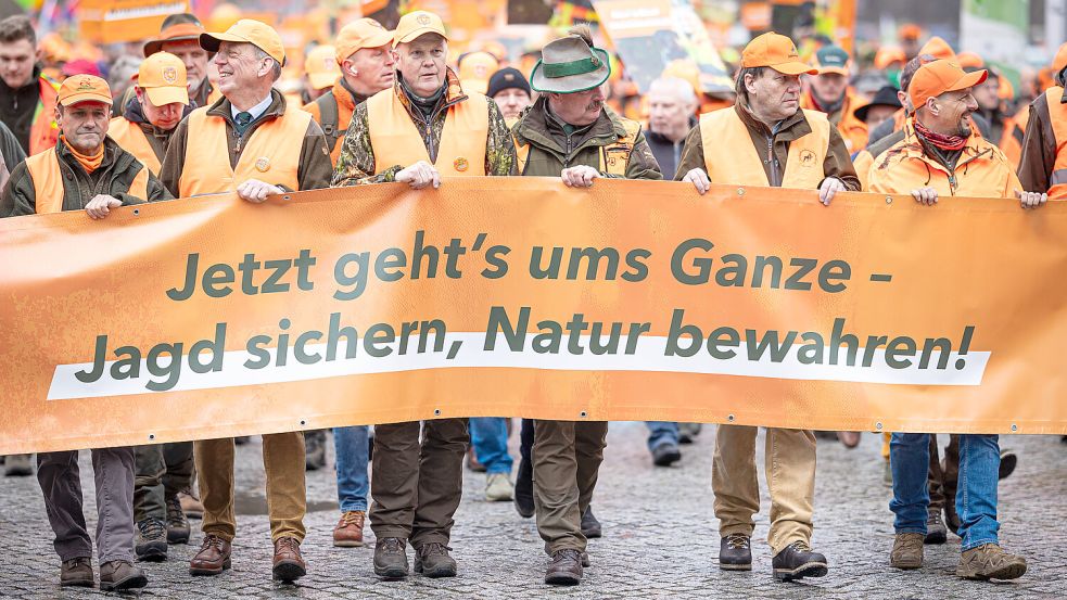 Mit einer großen Demonstration in Hannover haben die Jäger ihren Standpunkt deutlich gemacht. Foto: Frankenberg/dpa