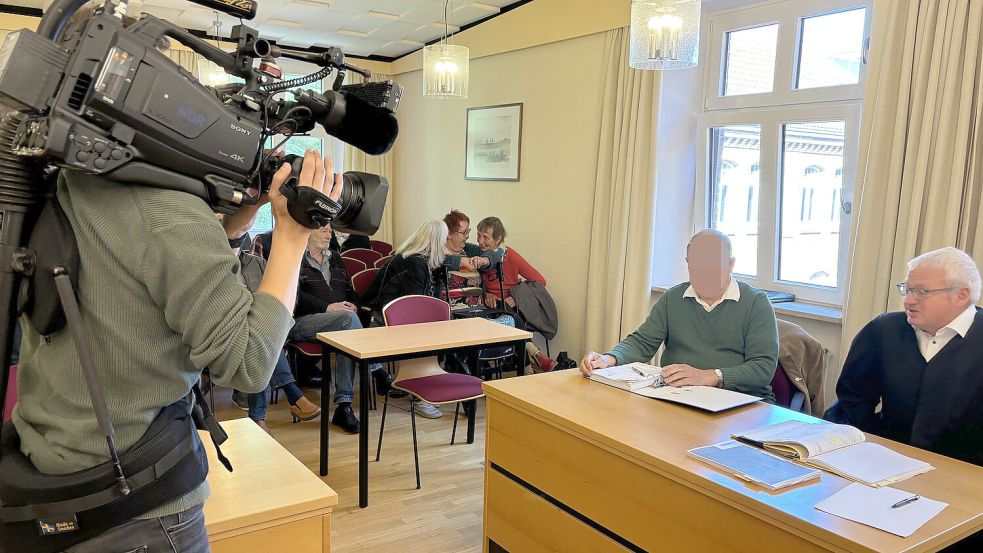 Großer Medienandrang herrschte im Juni 2024 beim Prozess gegen den Dornumer Ratsherrn. Foto: Archiv/Kresse