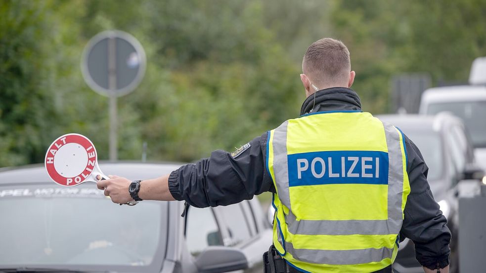 Auch an der Grenze zu den Niederlanden wird vermehrt kontrolliert. Foto: Harald Tittel/dpa