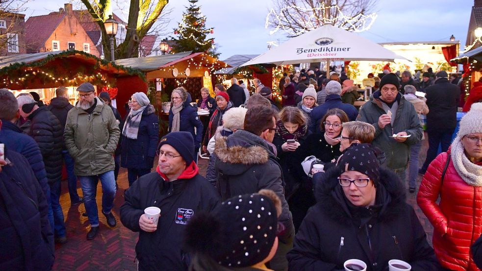 Adventsstimmung am Hafen Weihnachtsmarkt kehrt nach Greetsiel zurück